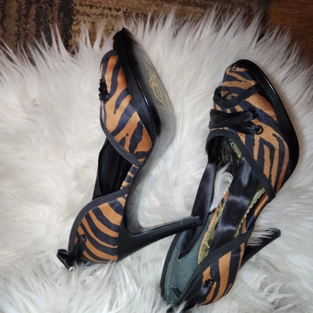 Beverly Feldman Tigress pumps 9.5 NWOB - Picture 3 of 9